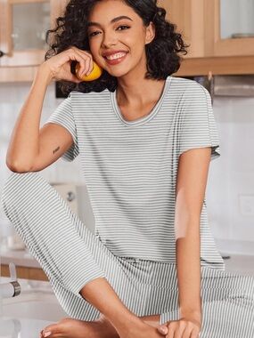 Striped Short-Sleeve Pajama jog Set in Gray & White